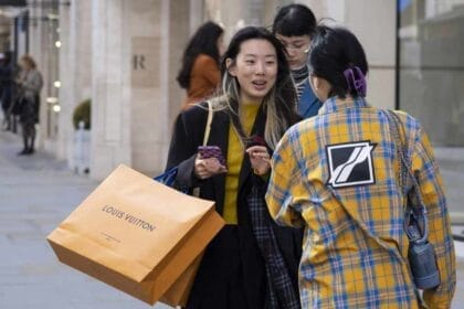 Brands Struggle as Middle Market Collapses