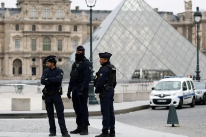 France Reviews Louvre Heist Security