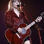 Taylor Swift Signature guitar wins hearts